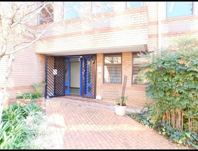 1,471M² OFFICE TO LET IN FERNDALE
